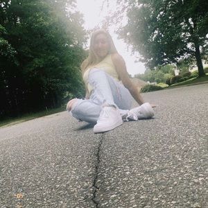 Meet your Posher, Isabelle